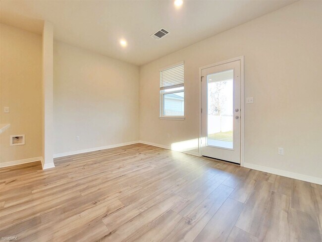 Building Photo - 4 br, 2.5 bath House - 120 Longmount Cv