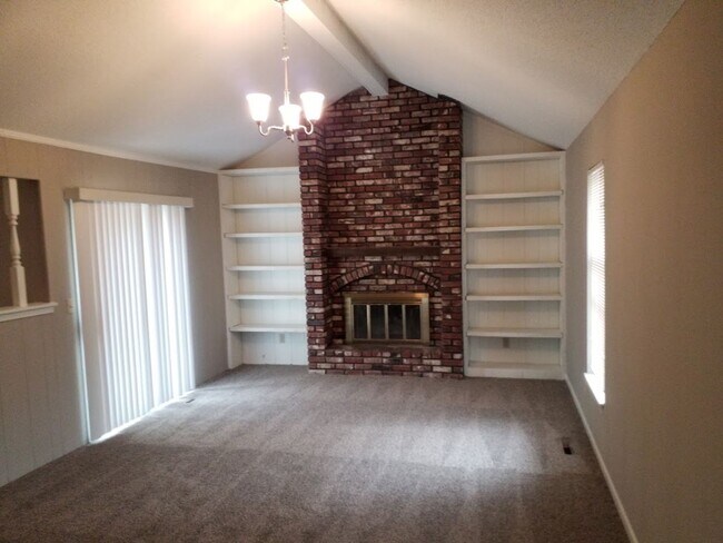 Building Photo - FREE TV w/Move in Feb! 3 Bed 2 Bath 2 Car ...