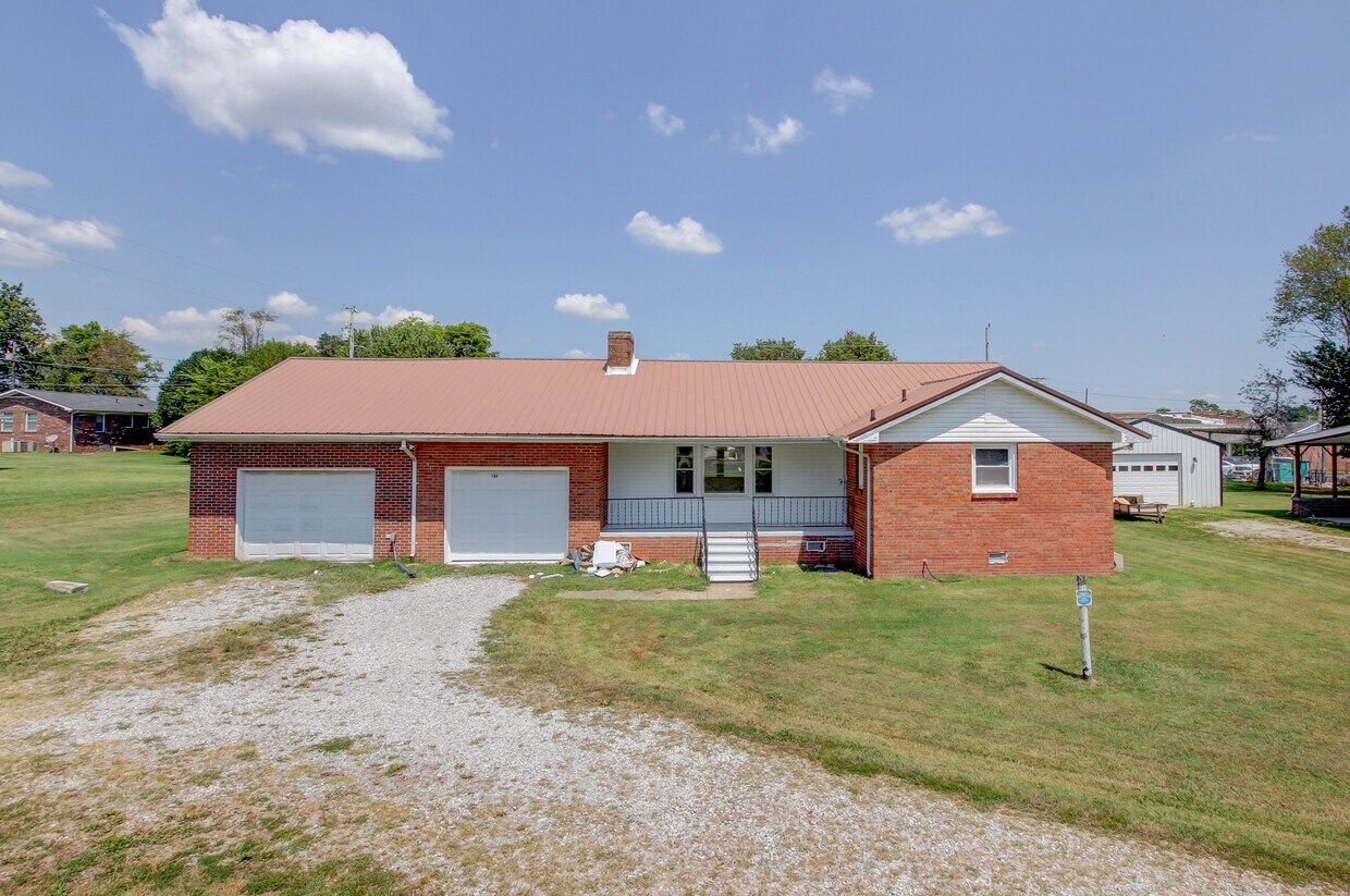 Foto principal - 104 W McReynolds Dr