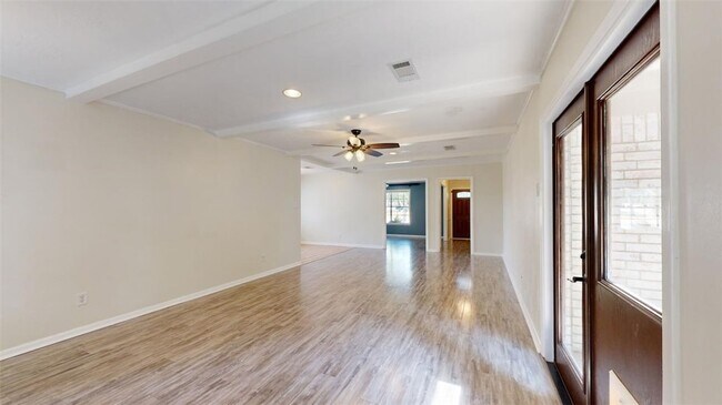 Foto del edificio - 3800 Windridge Dr