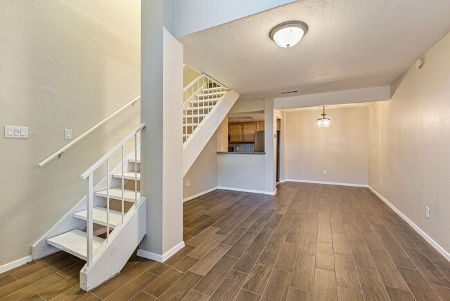 Building Photo - Charming home with 2 Bedrooms and 1 bathro...