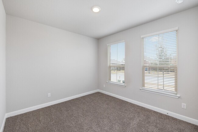 Building Photo - 155 Dogwood Ave