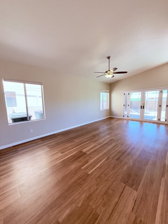 Building Photo - 9102 N Safflower Ln
