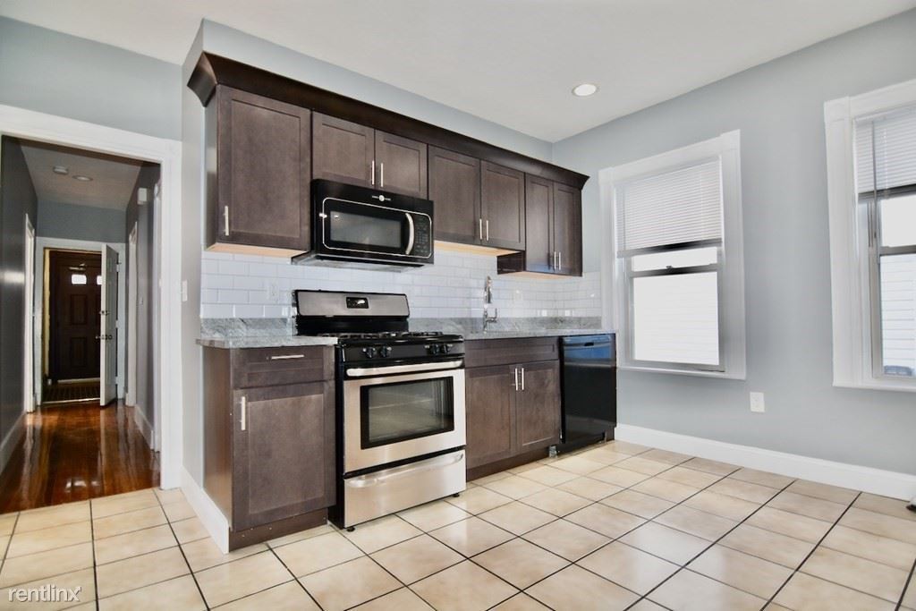 Primary Photo - 3 br, 1 bath Triplex - 21 Treadway Rd Apt 1