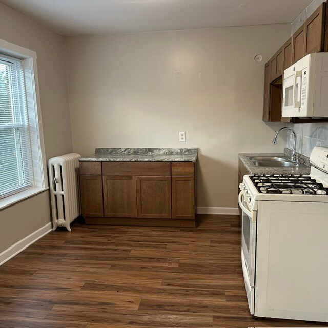 Foto del edificio - 4058 W Dickens Ave