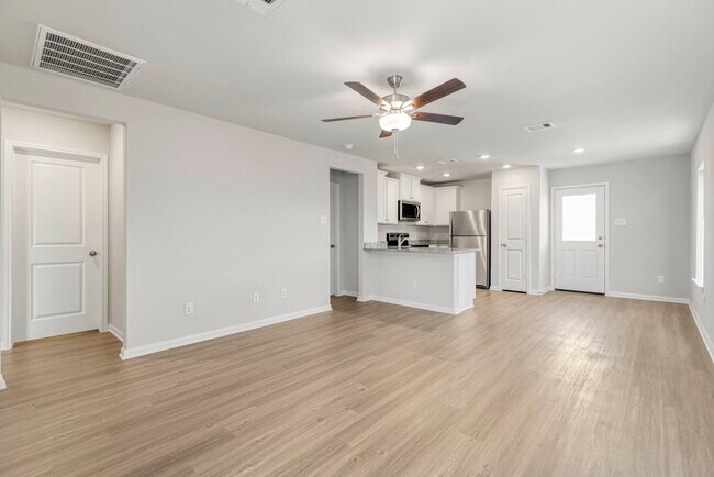 Building Photo - 6425 Elm St