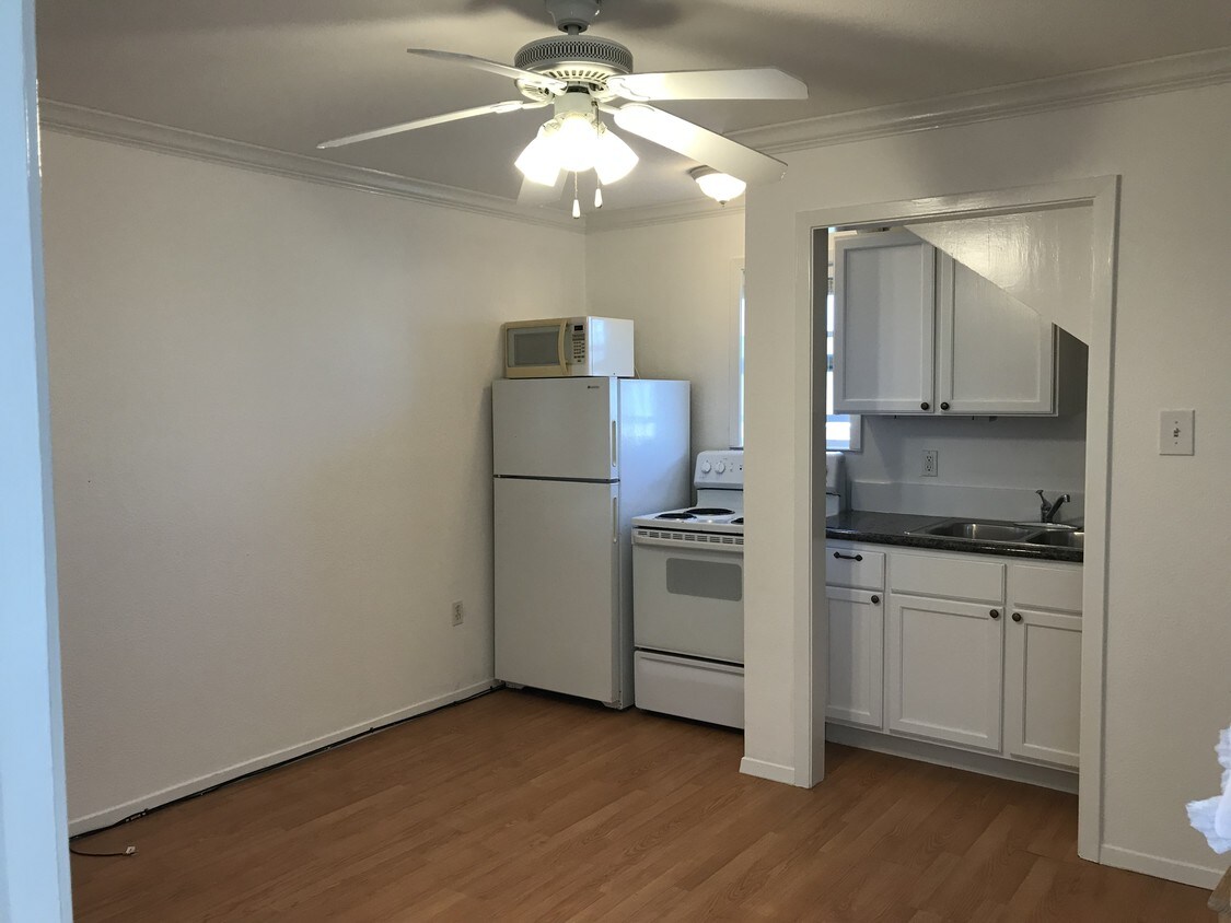 2117 Saladia St Unit 123, Galveston, TX 77551 Apartment for Rent in