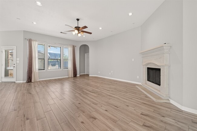 Foto del edificio - 27343 Symphony Creek Ln