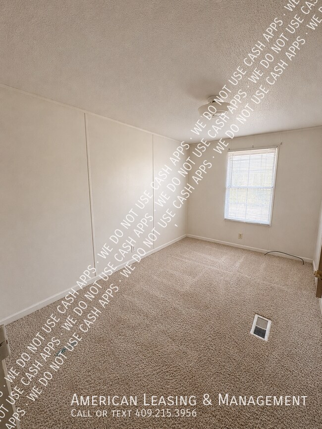 Building Photo - 2307 N John Redditt Dr