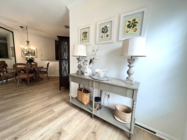 Building Photo - Lovely 3BR/2BA Gated Mandarin Condo w/ Garage