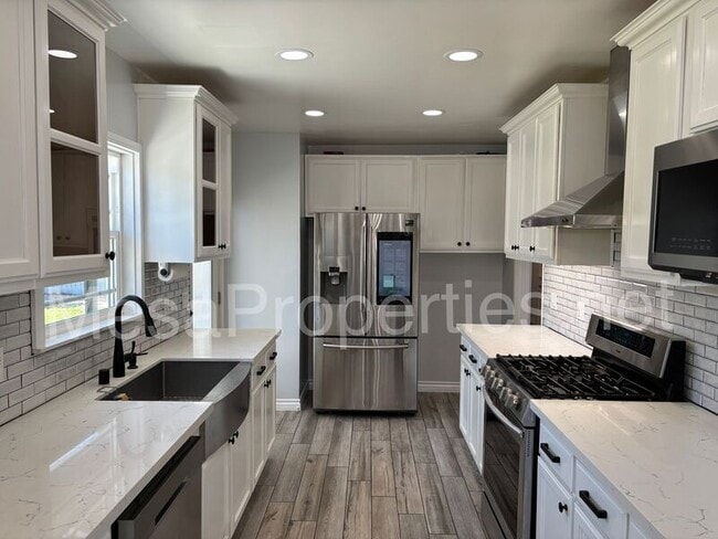 Foto del edificio - 6056 Walnut Ave