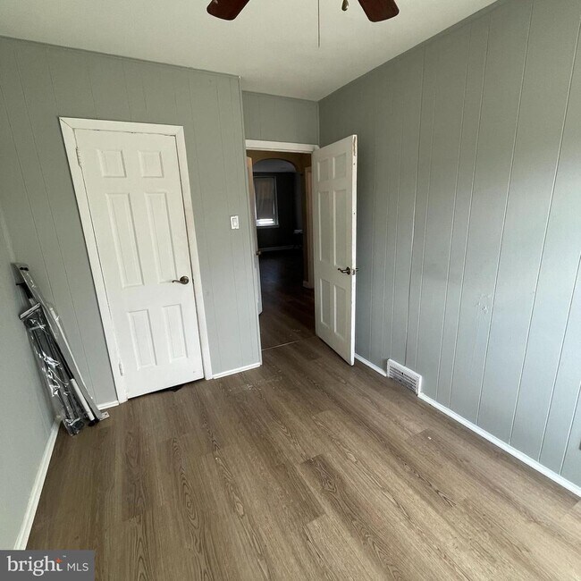 Building Photo - 1430 Greeby St