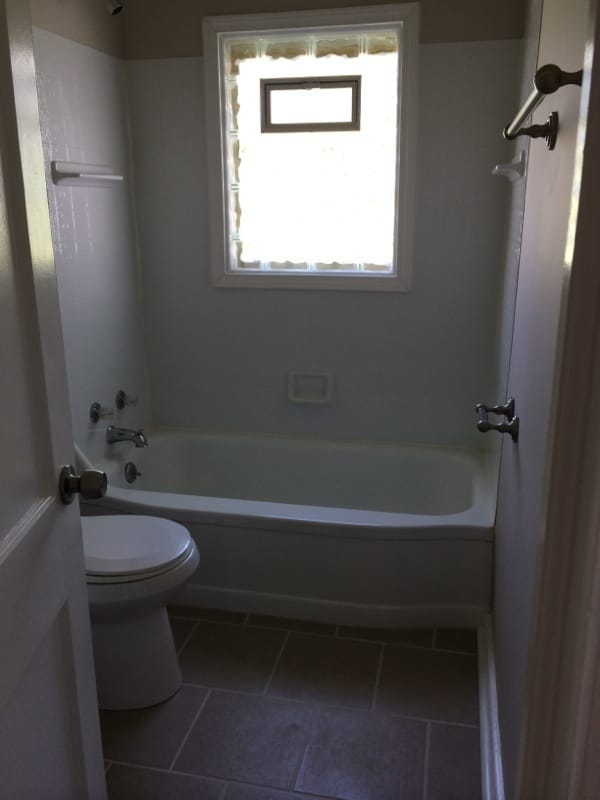 Building Photo - Cozy 2 Bedroom Home