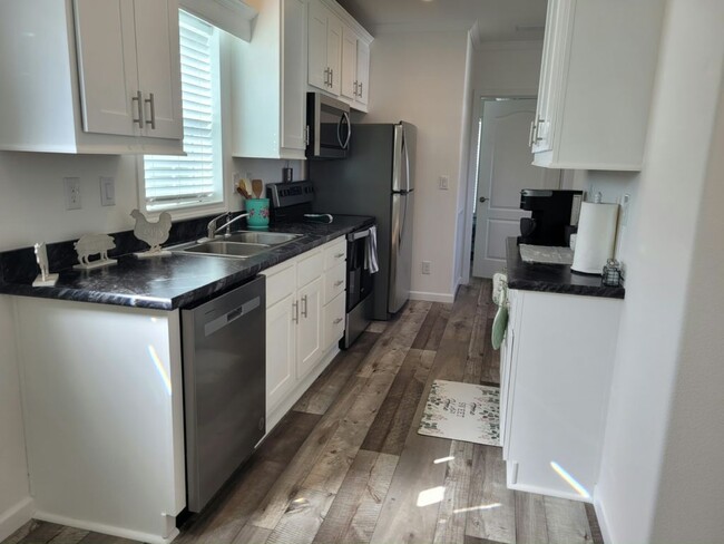 Building Photo - 5523 Eugene Dr