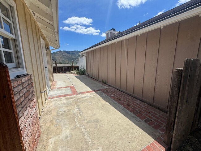 Building Photo - 2 Bedroom - 2 Bathroom single level