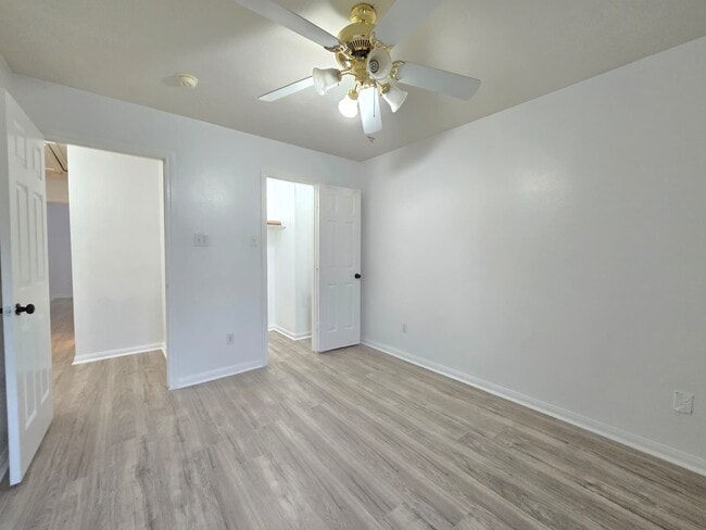 Foto del edificio - 6007 Bassetdale Ln