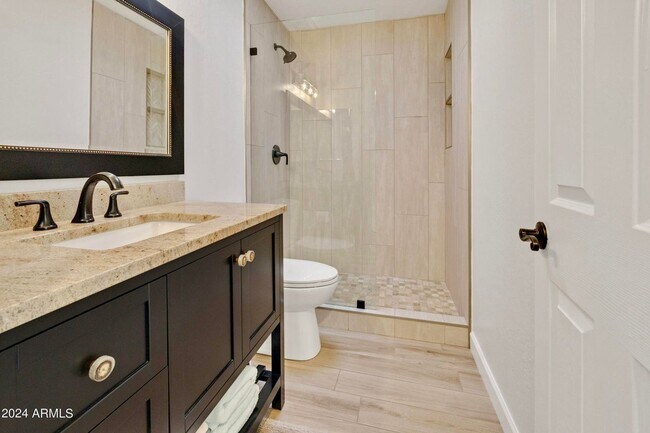 Foto del edificio - STUNNING SCOTTSDALE TOWNHOME!