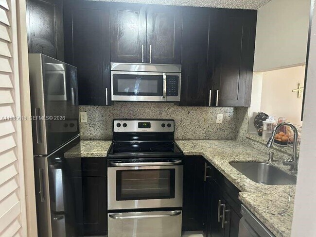 Foto del edificio - 8185 NW 7th St