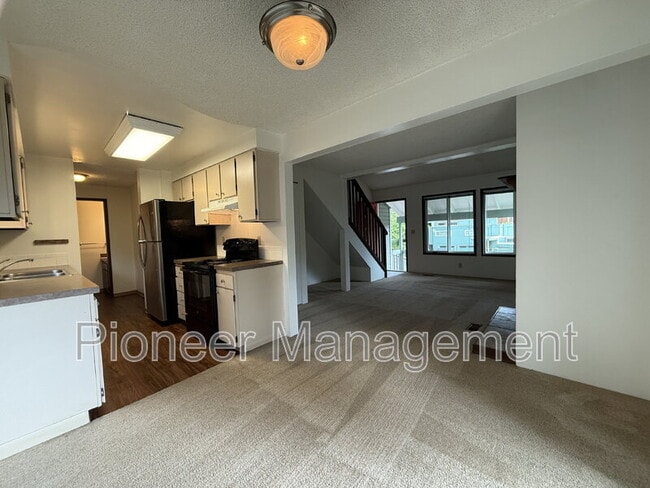 Building Photo - 1415 E 38th Ave