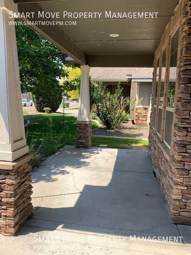 Building Photo - Stunning Modern 4 bd + Office In Prime Mer...