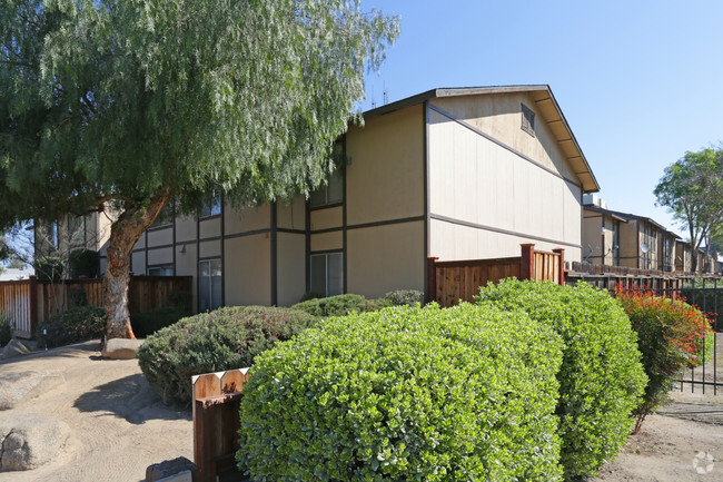 Building Photo - Pepper Tree Apartments