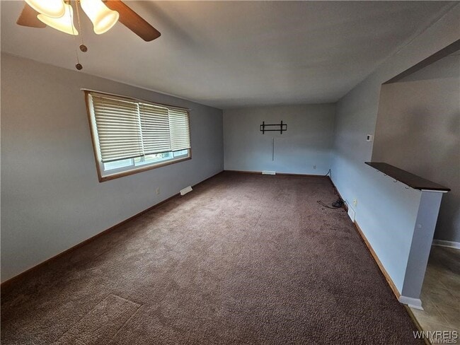 Foto del edificio - 70 Theresa Dr