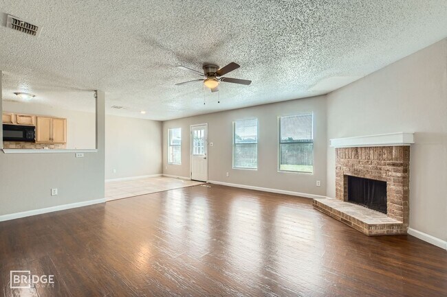 Foto del edificio - 1395 Stewart Dr