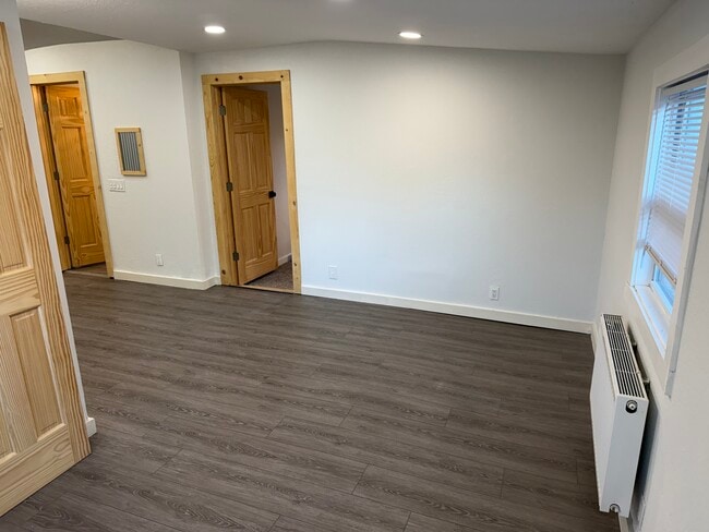 Building Photo - 618 North St