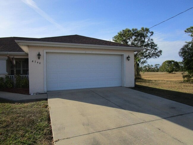 Building Photo - 4740 NW 39th Ave