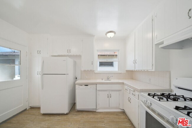 Foto del edificio - 5301 Vantage Ave