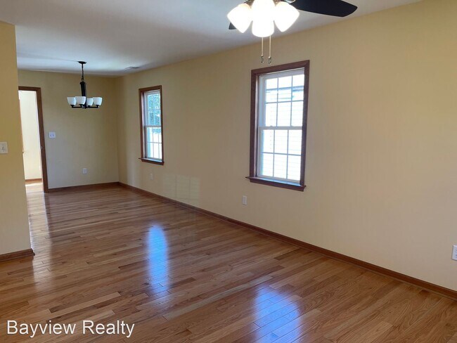 Foto del edificio - 3 br, 1 bath House - 9617 18th Bay St.
