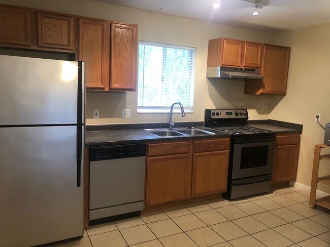 Foto del edificio - Great location, 2/2 close to UF , Shopping...