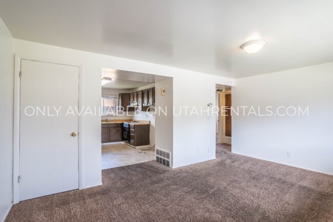 Building Photo - 1038 Virginia Cir