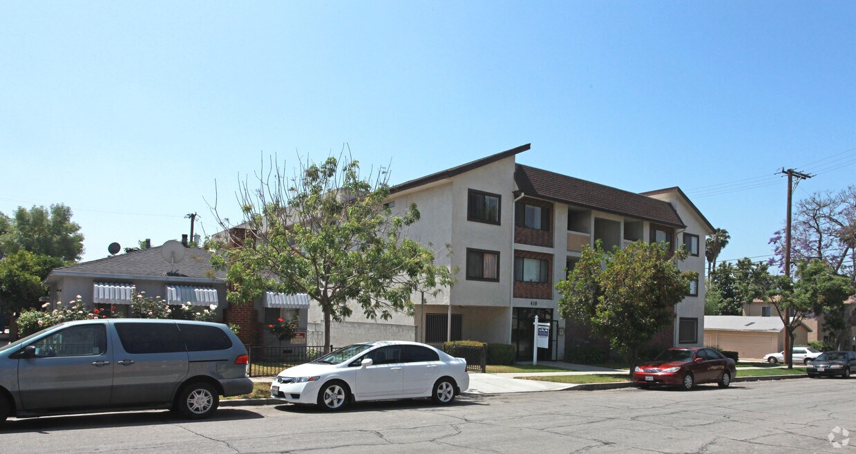 Building Photo - Villa Properties