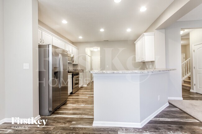 Building Photo - 5776 Bluff View Ln