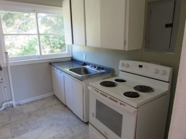 Building Photo - Duplex Unit