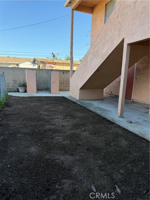 Foto del edificio - 814 E Erna Ave