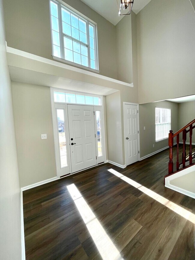 Building Photo - Renovated Polo Fields Home!