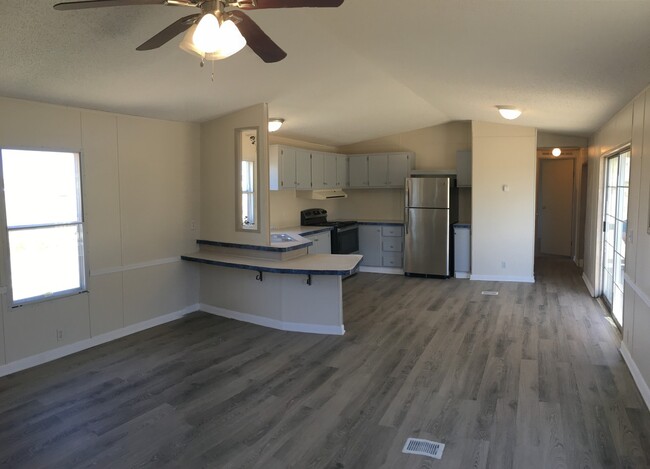 Building Photo - Newly remodeled 3 BDR / 2 BA Home -