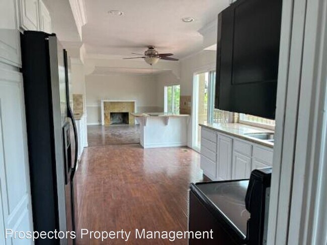 Foto del edificio - 5 br, 2.5 bath House - 17430 Lakeview Drive