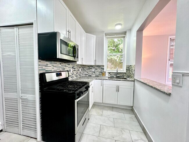 Building Photo - 414 Undercliff Ave