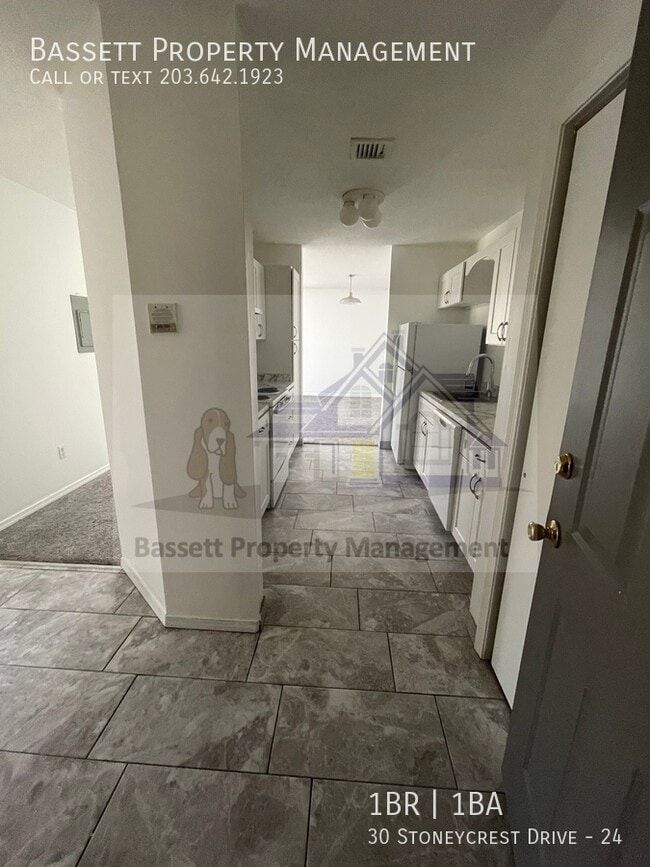 Building Photo - 30 Stoneycrest Dr