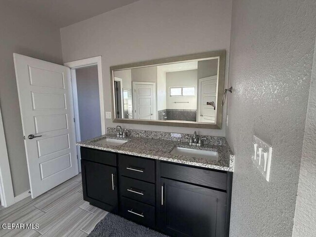 Foto del edificio - 10128 Prairie Flax Dr