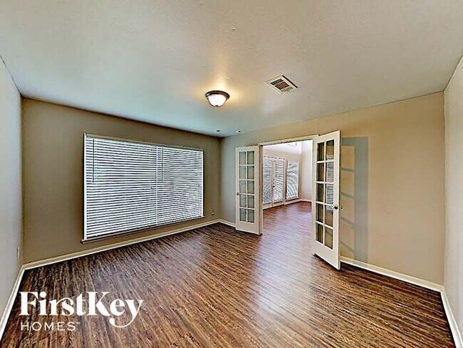 Foto del edificio - 13818 Lynnwood Ln