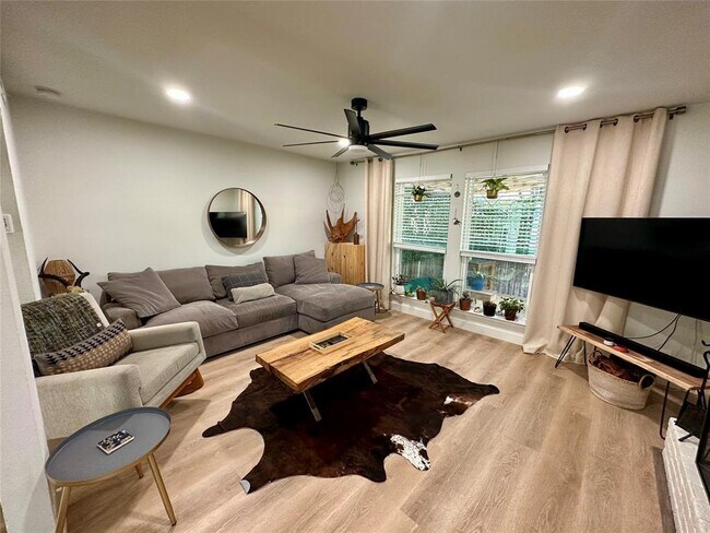 Foto del edificio - 1308 Matthews Ln