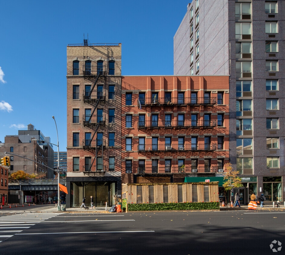 Building Photo - 297 10th Ave