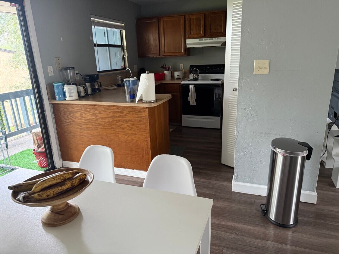 Foto del edificio - * MOVE IN SPECIAL * 1/2 OFF 2ND MONTH'S RENT!! Spacious 1,226 SF Unit - 2 bd / 2 ba near UF - Bra...