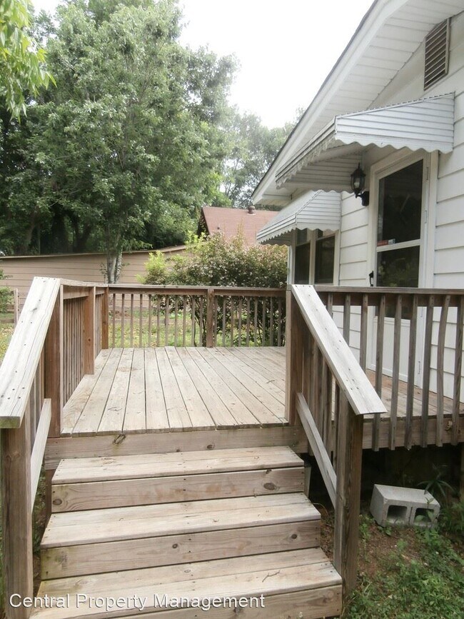 Building Photo - 3 br, 1 bath House - 702 Trade Street