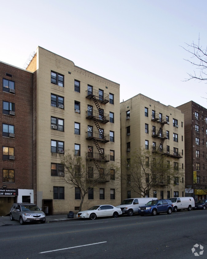 Primary Photo - 25 Nagle Ave