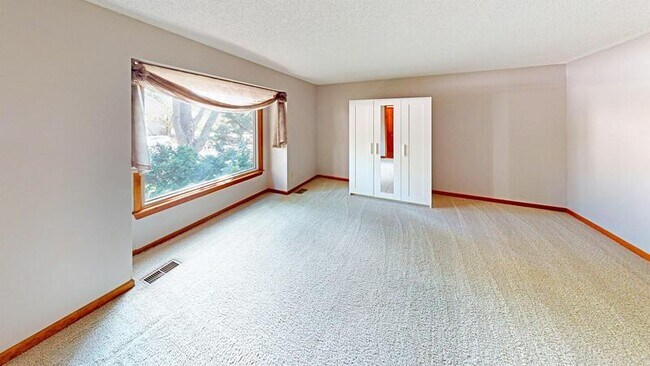 Building Photo - 14111 S Seminole Dr